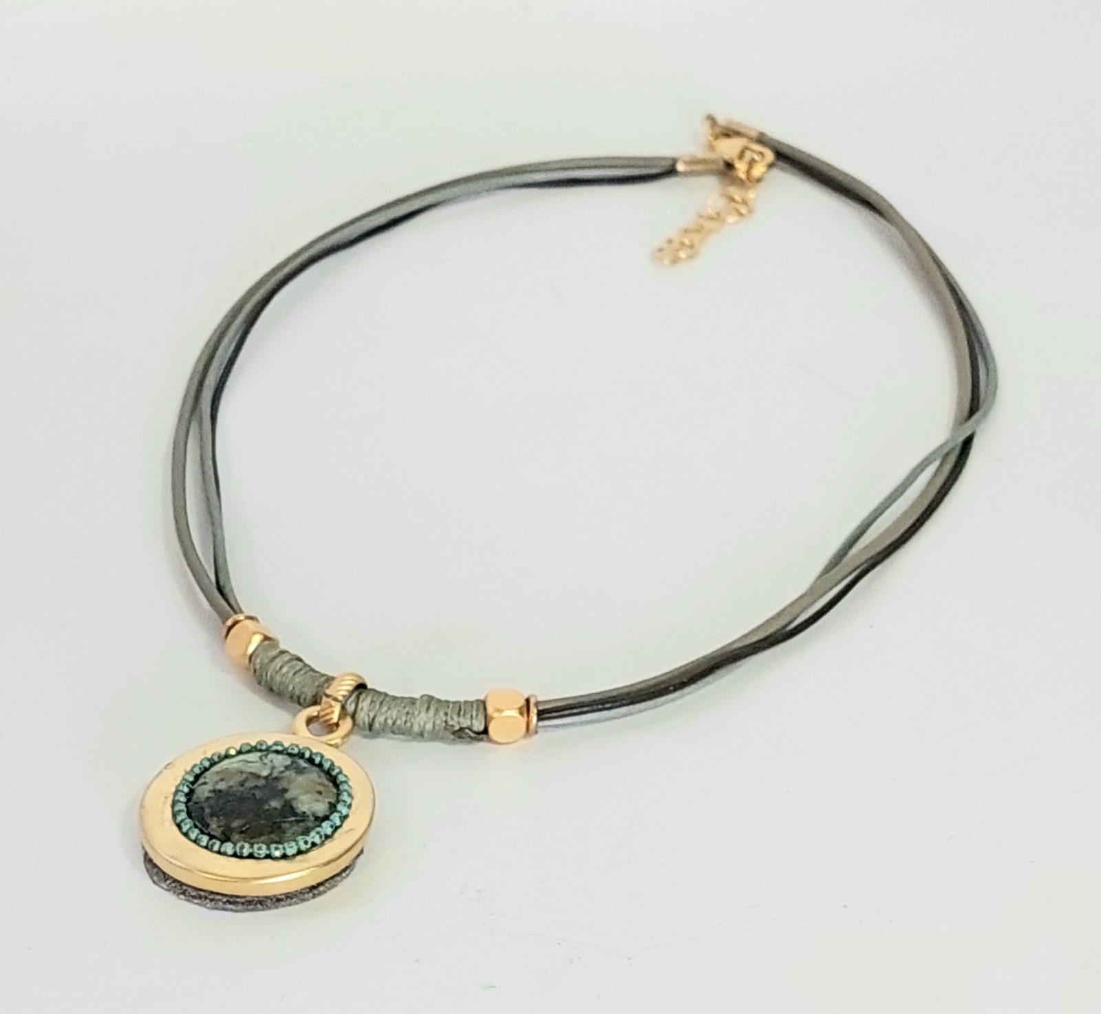 שרשרת תליון זהב ואבן טורקיז אפריקאי. – תמונה 3